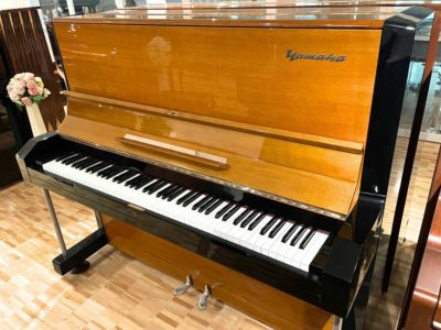 歴史的名作ピアノ YAMAHA（ヤマハ）U3B モダンデザイン ツートンカラー 中古 | 中古ピアノ・新品ピアノ販売専門店  グランドギャラリーオンラインショップ