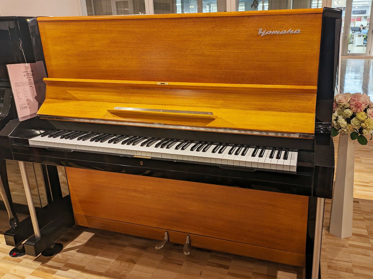 歴史的名作ピアノ YAMAHA（ヤマハ）U3B モダンデザイン ツートンカラー 