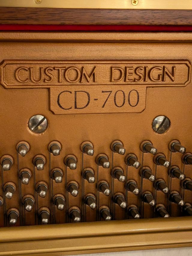 歴史的名作ピアノ KAWAI（カワイ）CD700 カスタムデザイン アート  