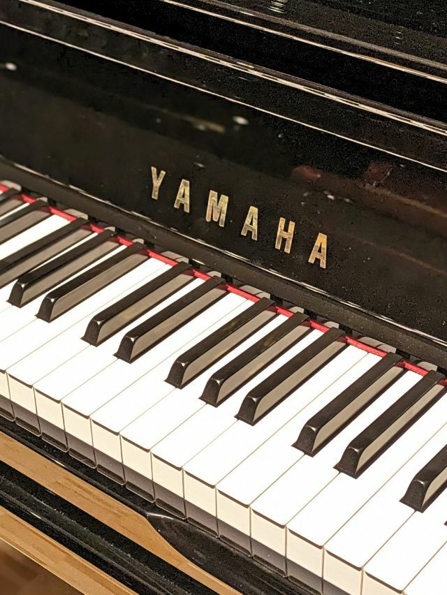 中古ピアノ　YAMAHA（ヤマハ）UX50A　鍵盤