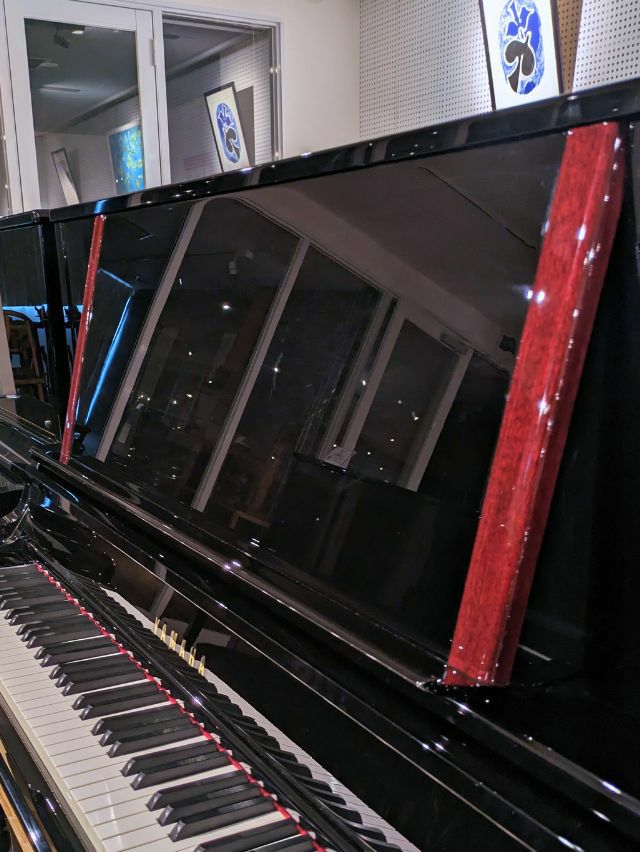中古ピアノ　YAMAHA（ヤマハ）YU50　ニューアイボリー2、黒檀調黒鍵