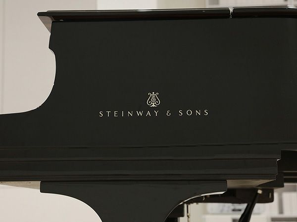 中古スタインウェイ (STEINWAY＆SONS）L179　側面ロゴ