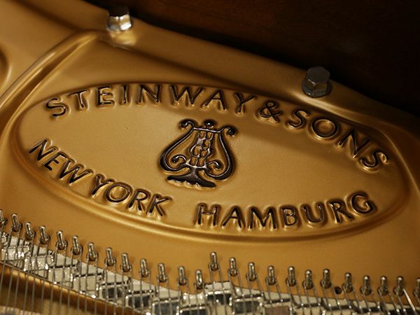 自動演奏機能付　中古スタインウェイ (STEINWAY＆SONS）M170 チッペンデール　ロゴ