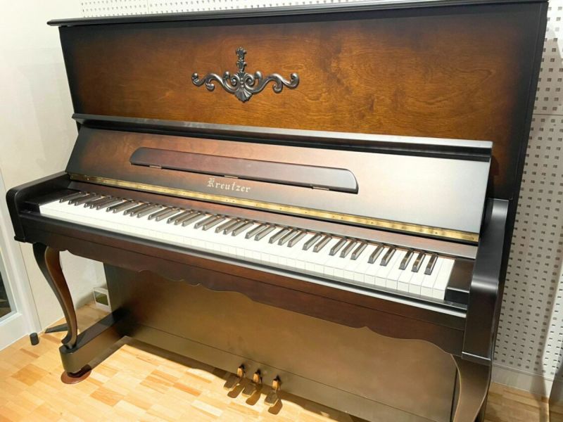 中古アップライトピアノ　KREUTZER（クロイツェル）KE603　本体