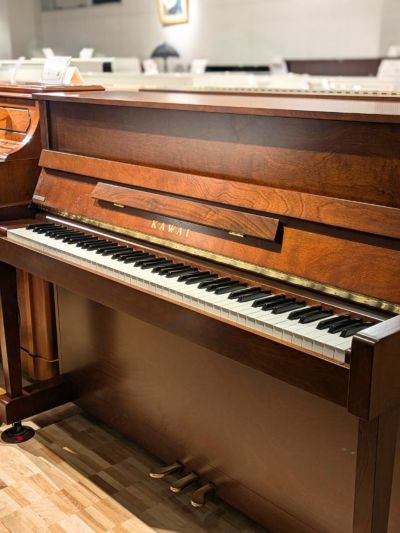 KAWAI（カワイ）C38W 中古ピアノ シンプルな小型・木目ピアノ