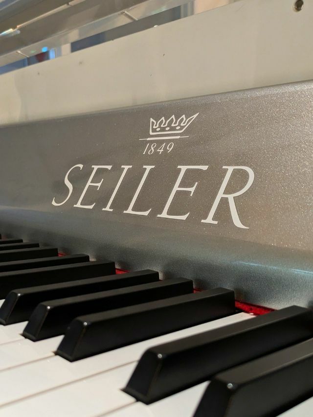 SEILER（ザイラー） Mod180 中古グランドピアノ クリスタル