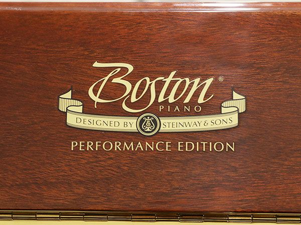  中古ピアノ　BOSTON（ボストン）UP118EPE　マホガニー　屋根ロゴ