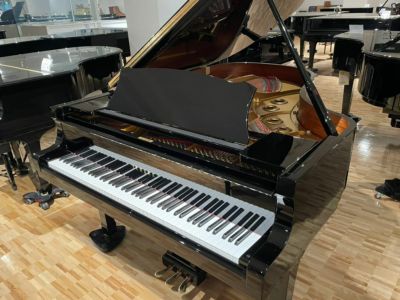 中古グランドピアノ KAWAI（カワイ）R1 SKシリーズと同様に原器工程で 
