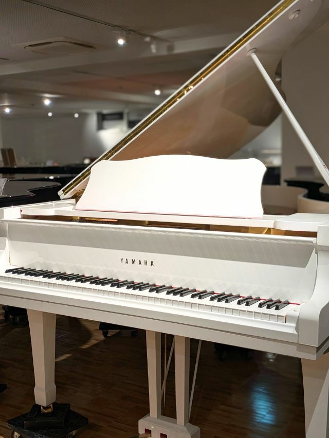 ホワイトピアノ YAMAHA（ヤマハ）G5E 中古 ヤマハGシリーズの白いグランドピアノ | 中古ピアノ・新品ピアノ販売専門店 グランド ギャラリーオンラインショップ