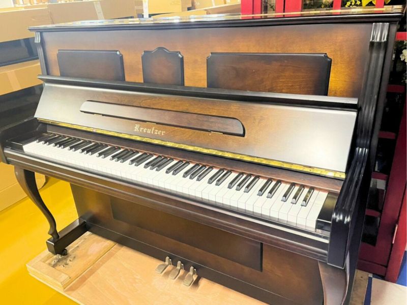  中古アップライトピアノ　KREUTZER（クロイツェル）KE600　本体