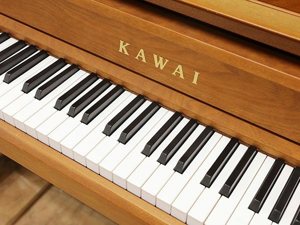 中古アップライトピアノ　KAWAI（カワイ）K400　アンバーバーチ　鍵盤