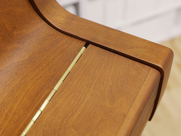 中古アップライトピアノ　KAWAI（カワイ）K400　アンバーバーチ　バーチ材（樺材）を採用