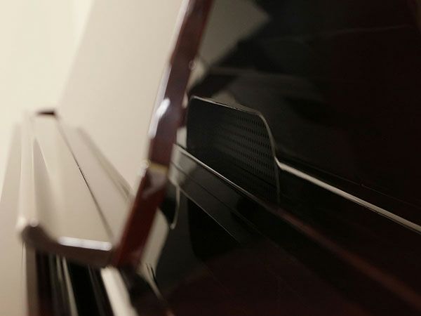 中古アップライトピアノ　MARCHEN（メルヘン）MH65　音の出口「トーンスプレッダーｖ」