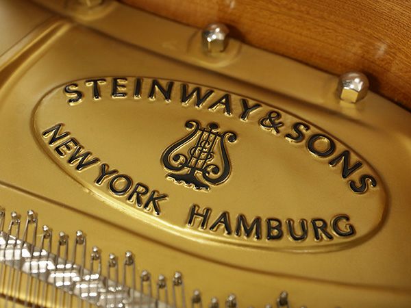 中古スタインウェイ (STEINWAY＆SONS） B211　ロゴ