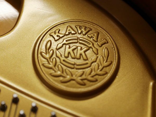 中古グランドピアノ　KAWAI（カワイ）GM10K　ロゴ
