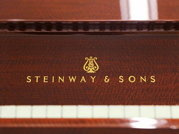 STEINWAY&SONS（スタインウェイ＆サンズ）B211　マホガニー　鍵盤