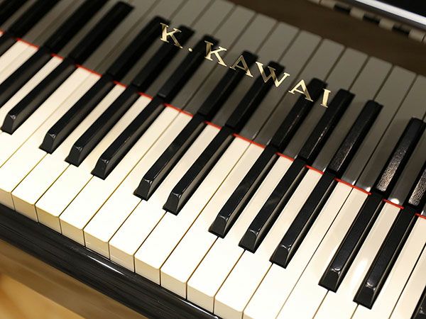 中古グランドピアノ　KAWAI（カワイ）NX40A　ファインアイボリー・エボニー