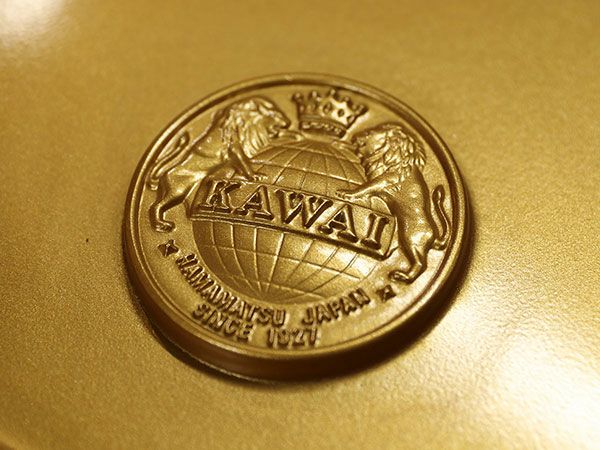 中古グランドピアノ　KAWAI（カワイ）NX40A　ロゴ