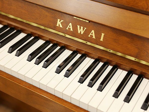 中古ピアノ KAWAI（カワイ）C380RG シンプルなフォルム、豊潤な木の 