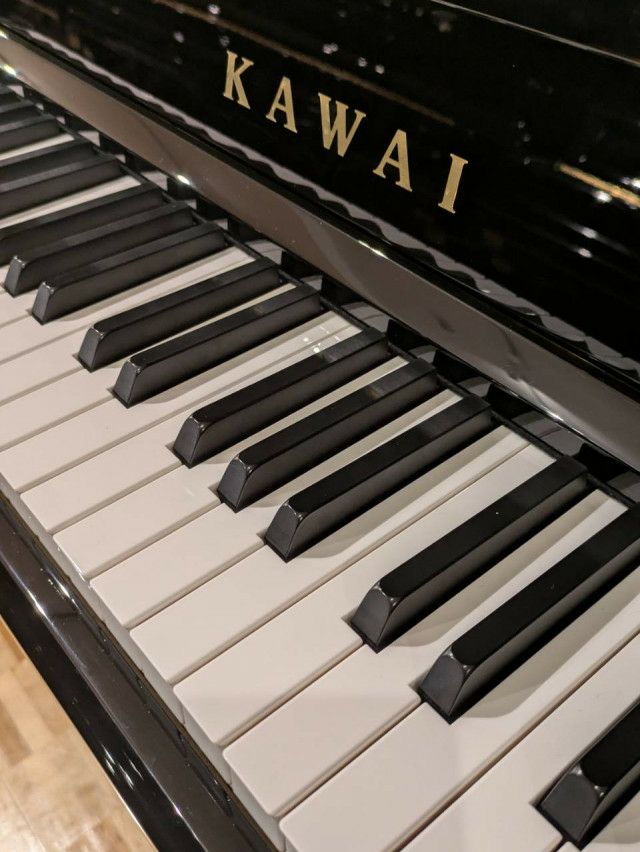 中古ピアノ　KAWAI（カワイ）K400　鍵盤