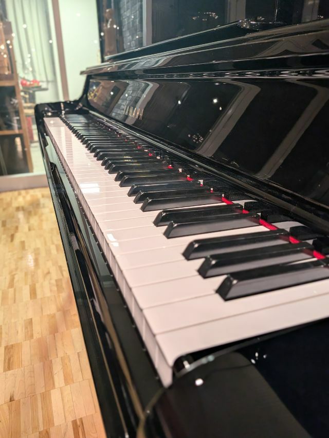 中古ピアノ　YAMAHA（ヤマハ）UX10A　鍵盤