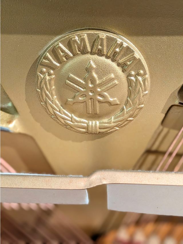 中古ピアノ　YAMAHA（ヤマハ）UX10A　支柱
