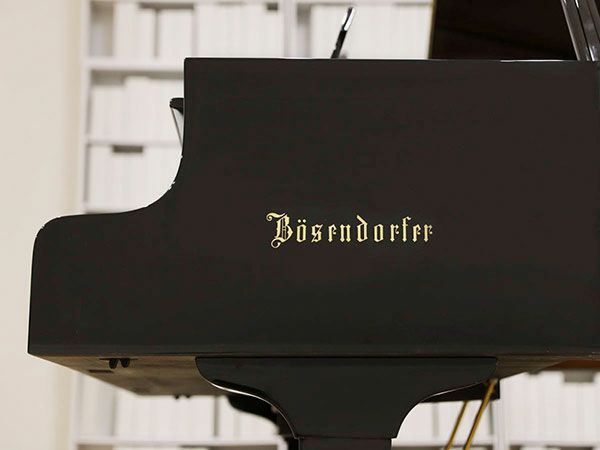 中古グランドピアノ　BOSENDORFER（ベーゼンドルファー）170　1929年製　側面ロゴ