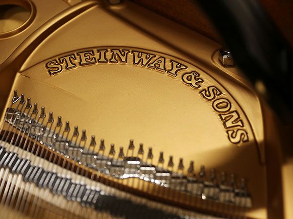 STEINWAY&SONS（スタインウェイ＆サンズ）M170_ロゴ