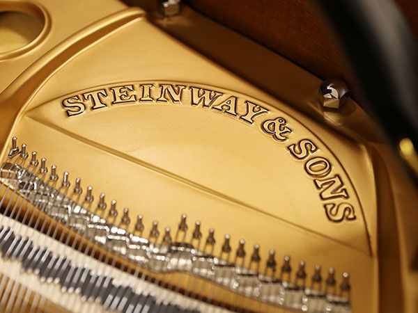 STEINWAY&SONS（スタインウェイ＆サンズ）M170_ロゴ