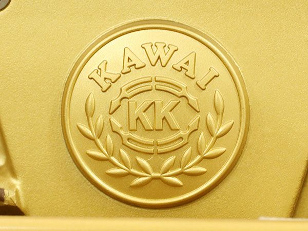 中古ピアノ　KAWAI（カワイ）DS8E　ロゴ