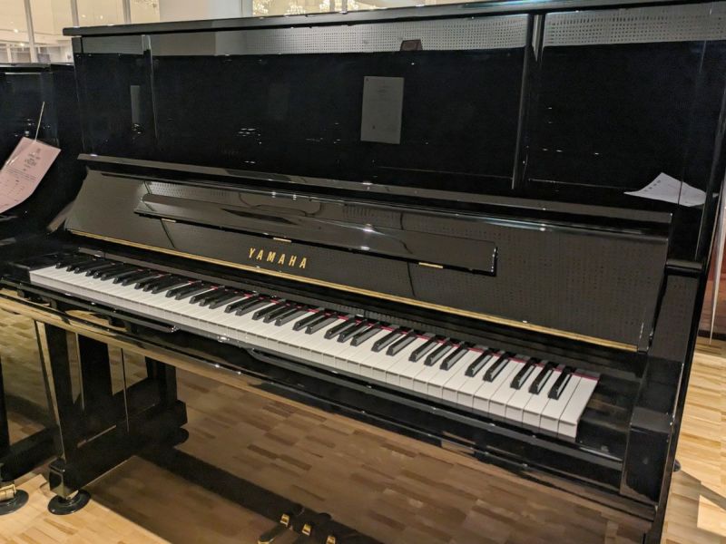 中古ピアノ　YAMAHA（ヤマハ）YU30　本体