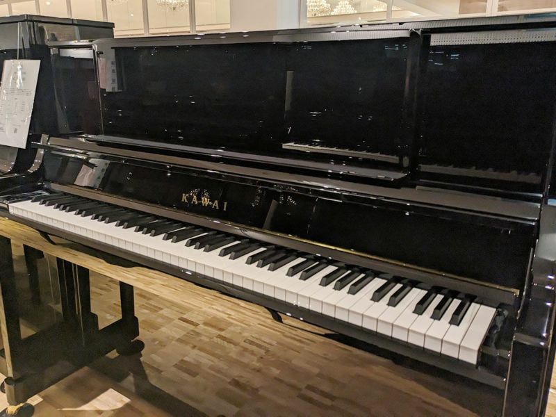 中古ピアノ KAWAI（カワイ）K400 新たなスタイルのカワイアップライト 