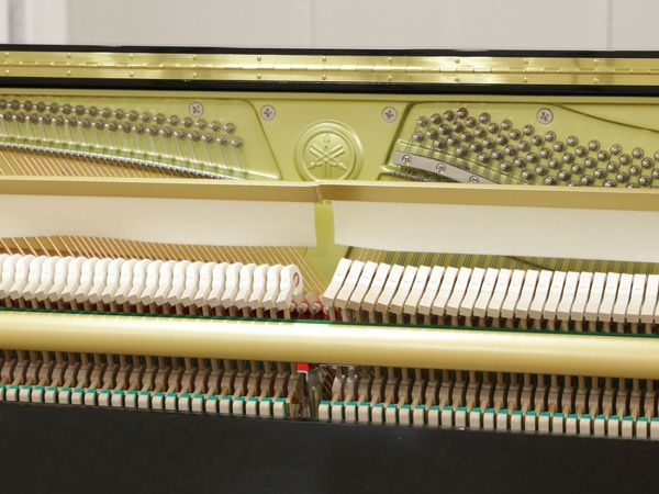 中古ピアノ　YAMAHA（ヤマハ）YU11　内部