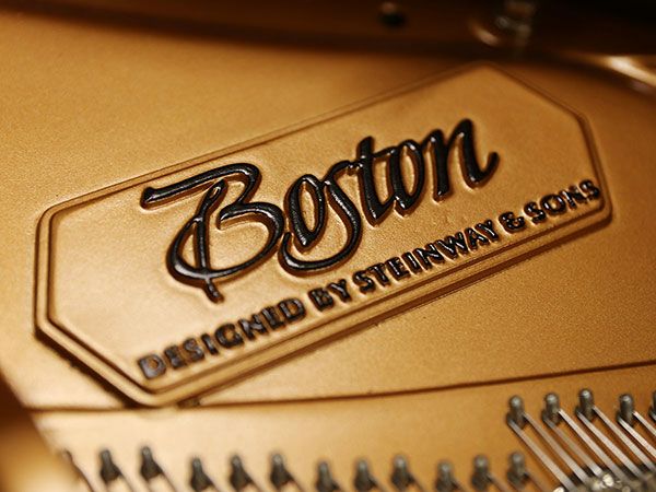 中古グランドピアノ　BOSTON（ボストン）GP156PEII　ロゴ