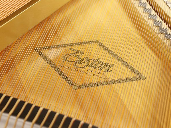 中古グランドピアノ　BOSTON（ボストン）GP163II ウォルナット　 響板