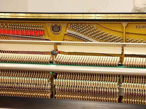 中古ピアノ　LICHTENSTEIN（リヒテンスタイン）KS605　内部