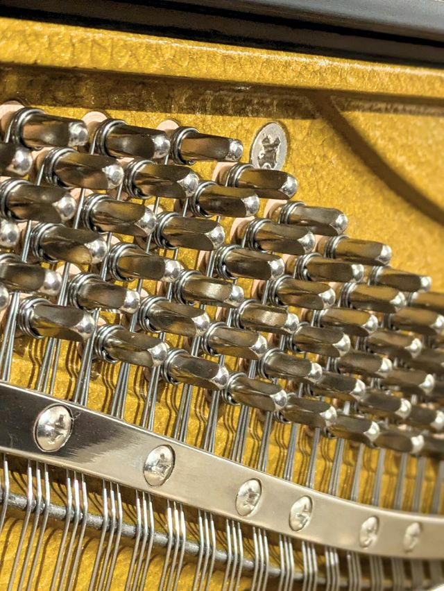 中古ピアノ　LICHTENSTEIN（リヒテンスタイン）KS605　内部