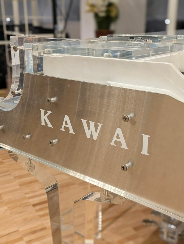 中古グランドピアノ　KAWAI（カワイ）CR40A　側