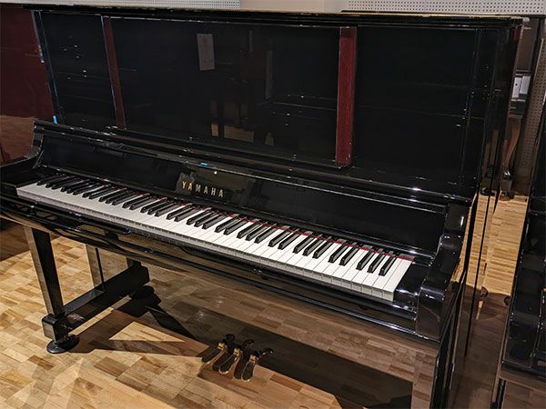 中古ピアノ　YAMAHA（ヤマハ）UX300　本体