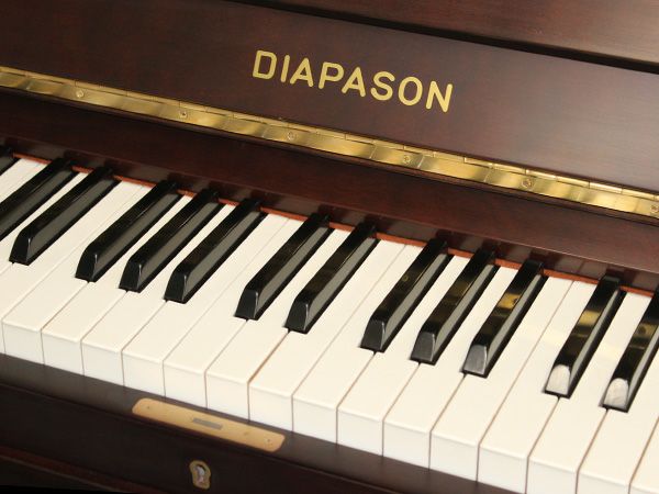 中古ピアノ　DIAPASON（ディアパソン）D132MF　鍵盤