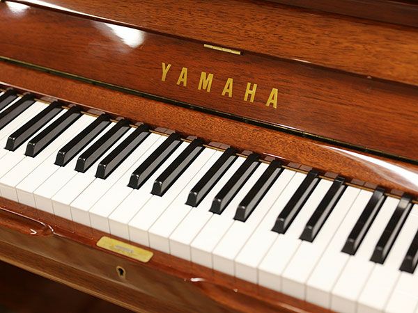 中古ピアノ　YAMAHA（ヤマハ）YUS3MhC　YUSシリーズの猫脚・木目ピアノ