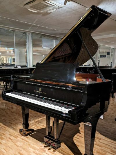 中古スタインウェイ　STEINWAY&SONS（スタインウェイ＆サンズ）O180　本体