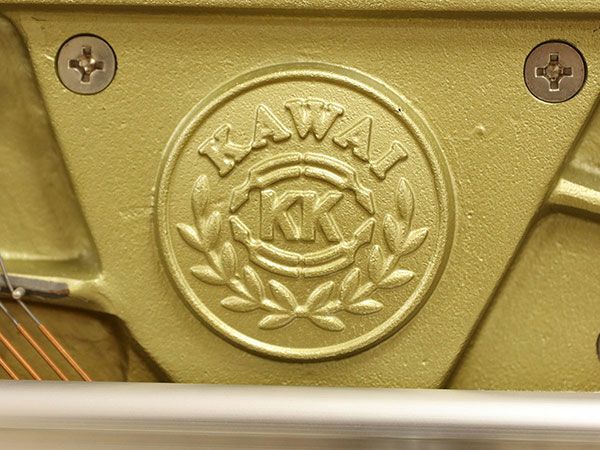 中古アップライトピアノ　KAWAI（カワイ）C81F　ロゴ