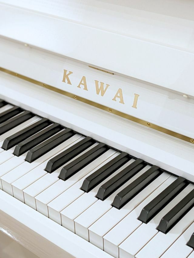 中古ピアノ　KAWAI（カワイ）K200ホワイト　鍵盤