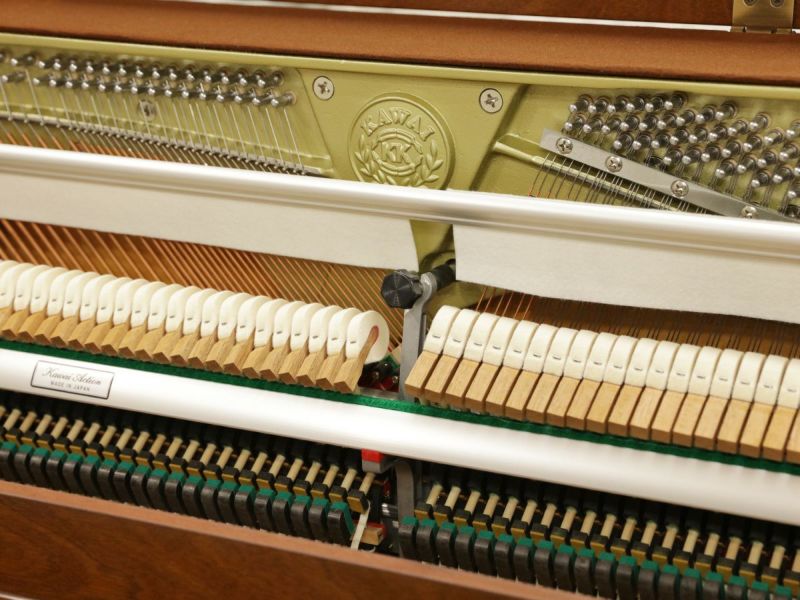 新品ピアノ　KAWAI(カワイ）C-880F 内部