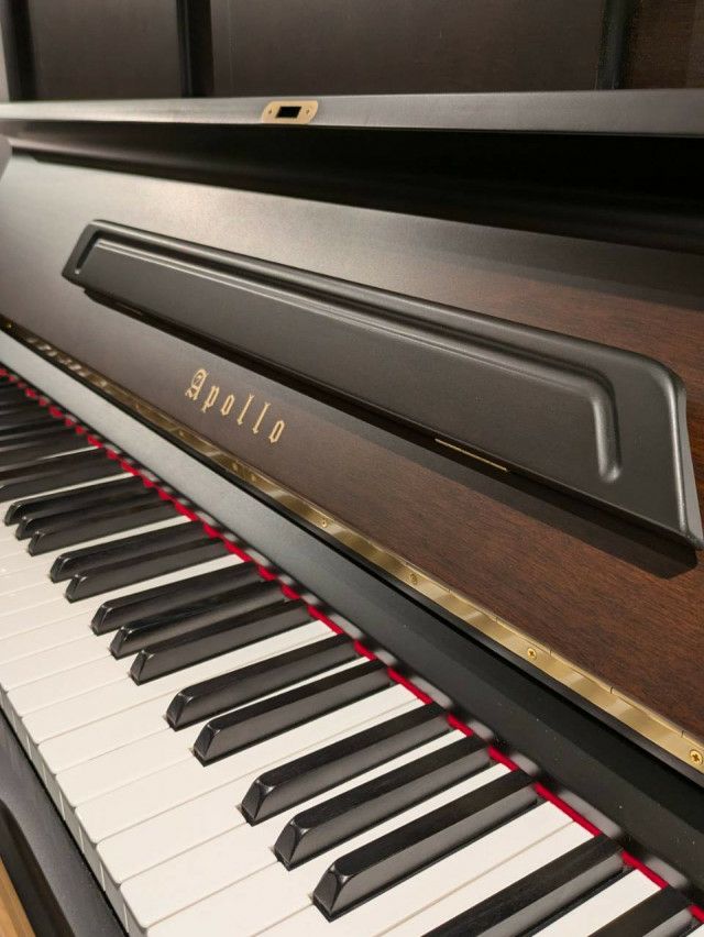 APOLLO（アポロ） MU700 中古ピアノ 東洋ピアノの木目調・猫脚ピアノ
