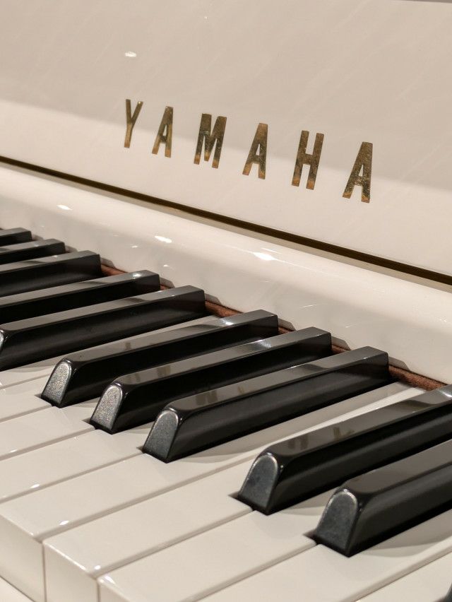 中古ピアノ　YAMAHA（ヤマハ）YF101Wホワイト塗装　鍵盤