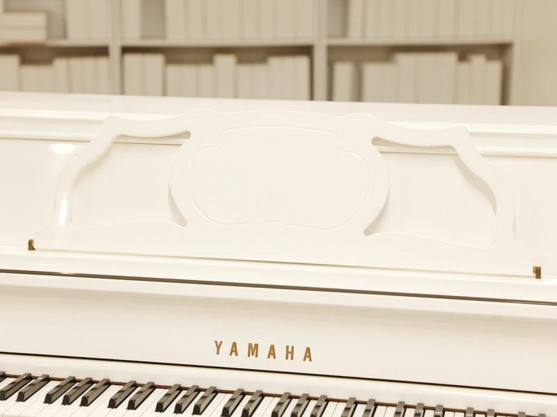 中古ピアノ　YAMAHA（ヤマハ）YF101Wホワイト塗装　譜面台