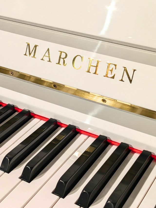 中古ピアノ　MARCHEN（メルヘン）MS350　ブランドロゴ