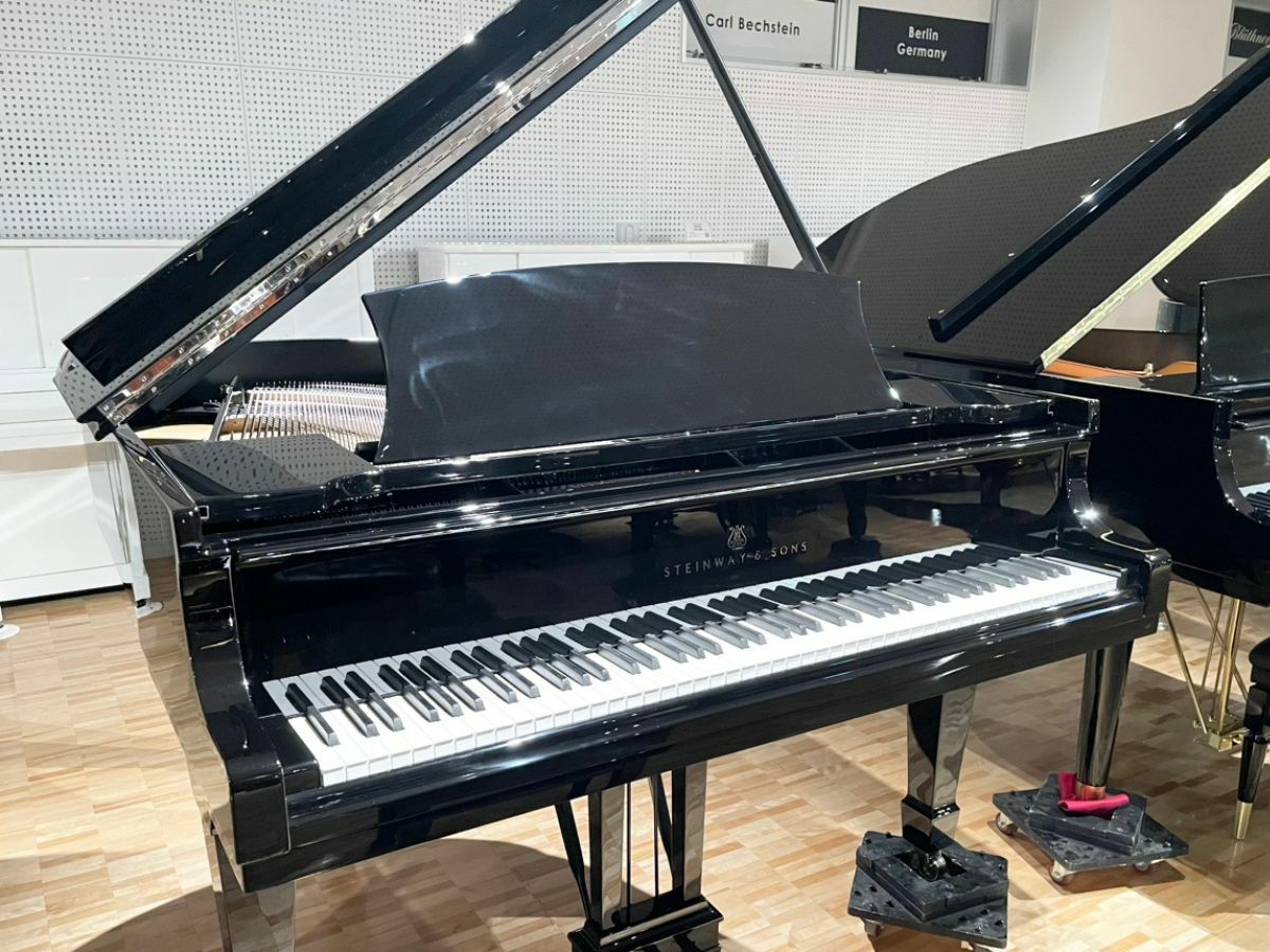 中古スタインウェイ (STEINWAY＆SONS）M170　JET NOIR　本体